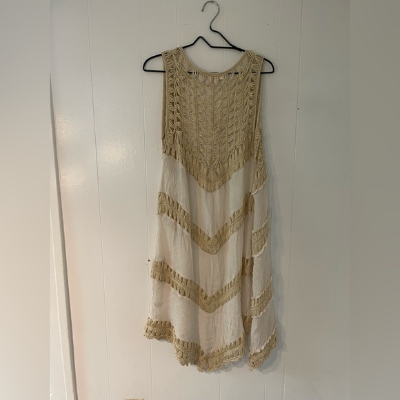 Umgee Crochet Fringe Cream and Tan Open Vest (S) - Picture 4 of 8